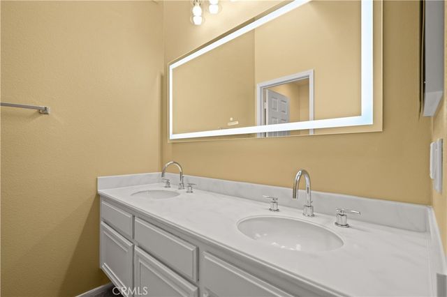 34 Oxford 36, Irvine, CA 92612