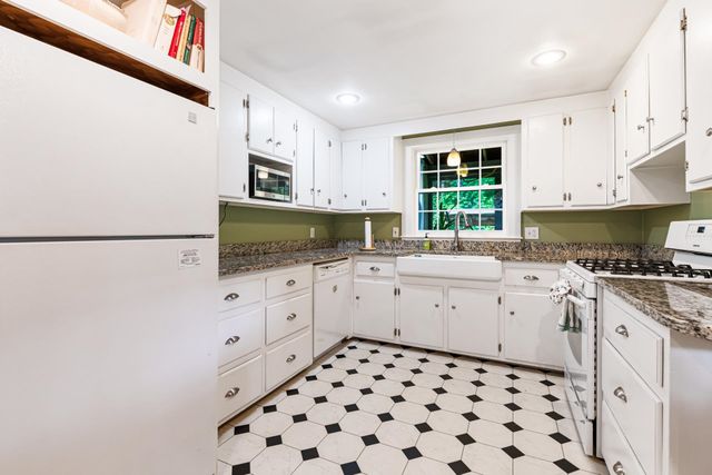 224 S Bennington Road, Bennington, NH 03442