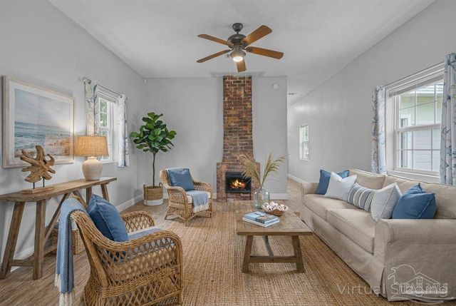 911 N Davis Hwy, Pensacola, FL 32501