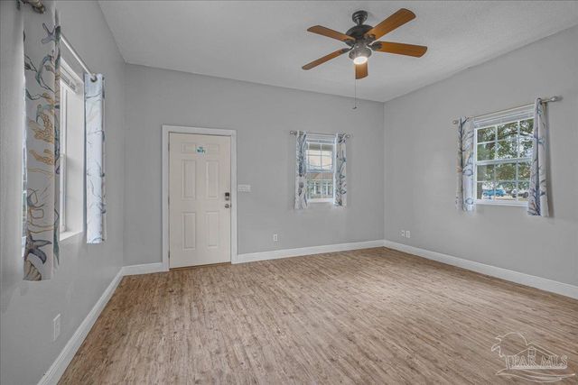 911 N Davis Hwy, Pensacola, FL 32501