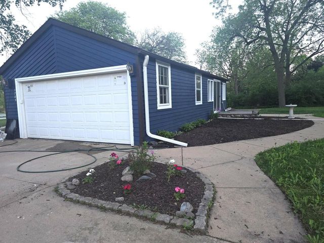 1705 S Calhoun ROAD, New Berlin, WI 53151