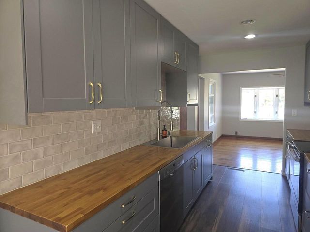 1705 S Calhoun ROAD, New Berlin, WI 53151