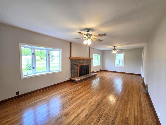 1705 S Calhoun ROAD, New Berlin, WI 53151