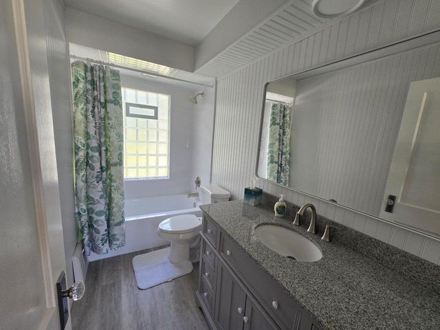 1705 S Calhoun ROAD, New Berlin, WI 53151