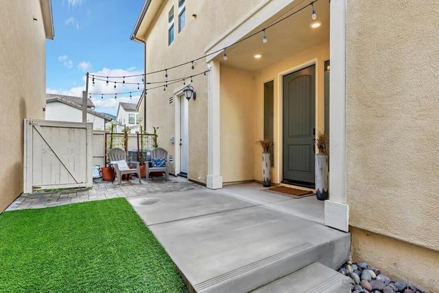 21512 Harmony Village Drive, Escondido, CA 92029