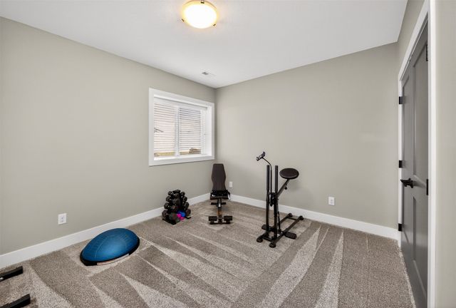 909 NW Mils Court, Ankeny, IA 50023