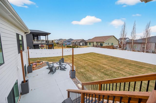 909 NW Mils Court, Ankeny, IA 50023