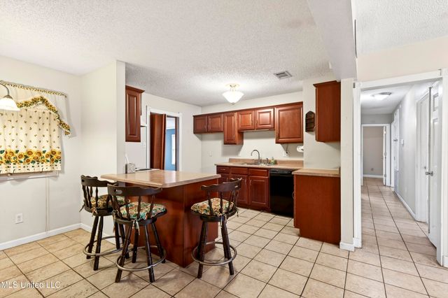 1717 Cherokee Drive, Pascagoula, MS 39581