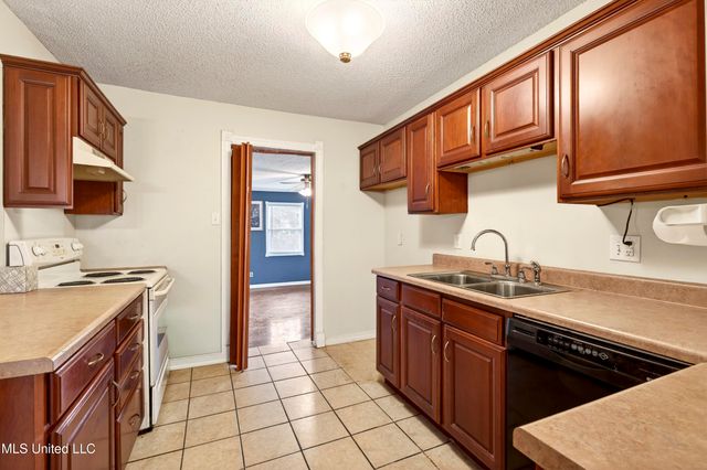 1717 Cherokee Drive, Pascagoula, MS 39581