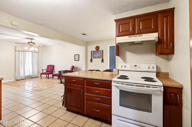 1717 Cherokee Drive, Pascagoula, MS 39581