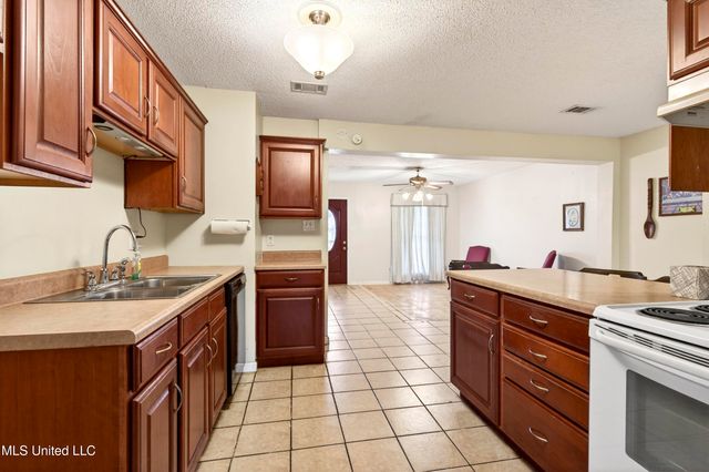 1717 Cherokee Drive, Pascagoula, MS 39581