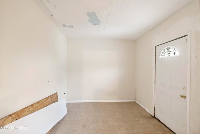 1717 Cherokee Drive, Pascagoula, MS 39581