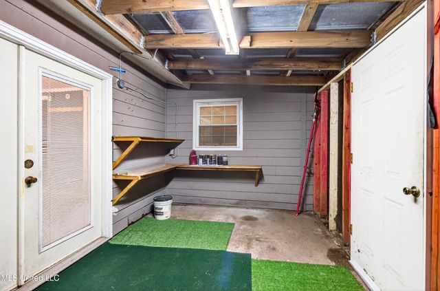 1717 Cherokee Drive, Pascagoula, MS 39581