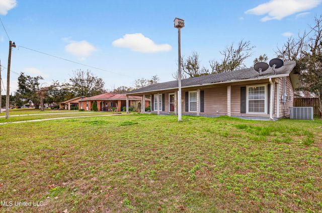 1717 Cherokee Drive, Pascagoula, MS 39581