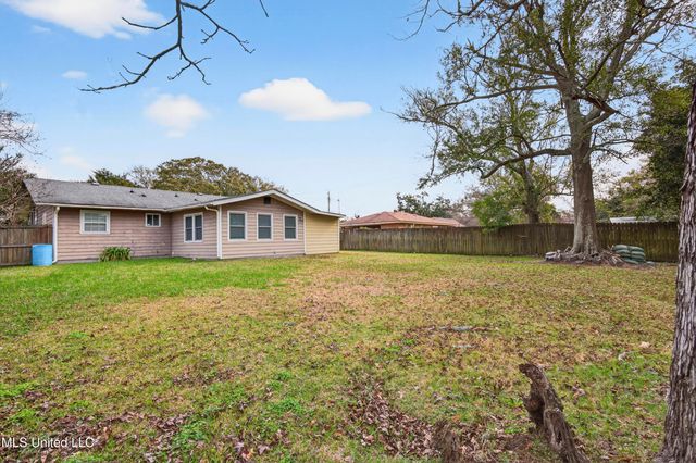 1717 Cherokee Drive, Pascagoula, MS 39581