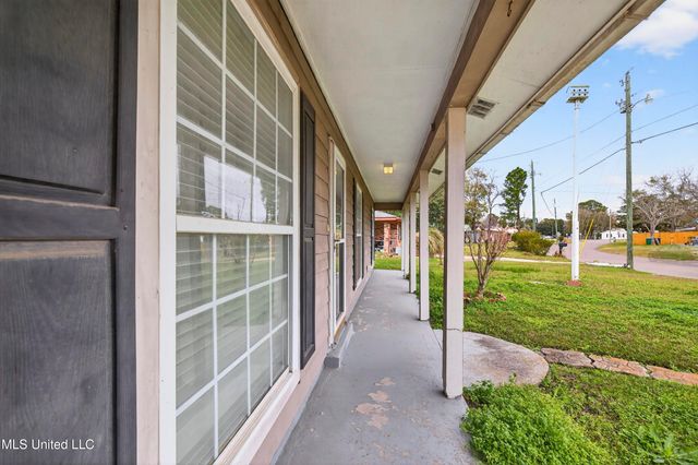 1717 Cherokee Drive, Pascagoula, MS 39581