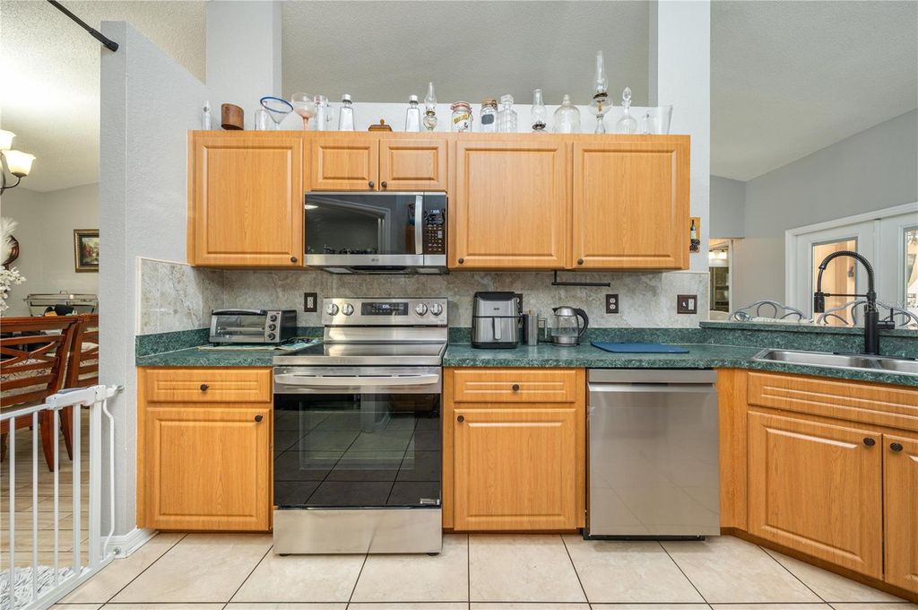 Image 11 of property listing at 1773 GREY FOX DRIVE, Lakeland, FL 33810