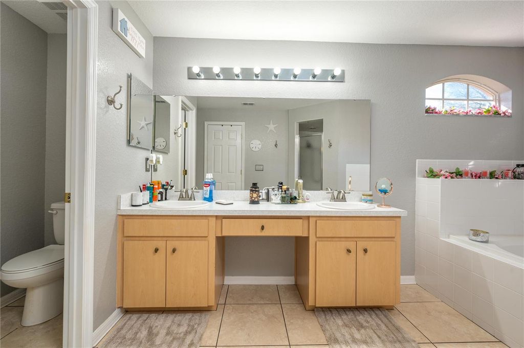 Image 16 of property listing at 1773 GREY FOX DRIVE, Lakeland, FL 33810