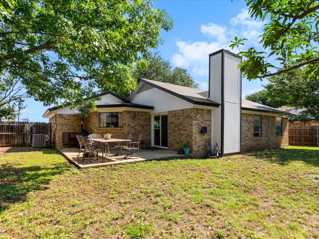 5900 Birchill Road, Watauga, TX 76148