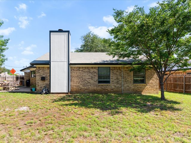 5900 Birchill Road, Watauga, TX 76148