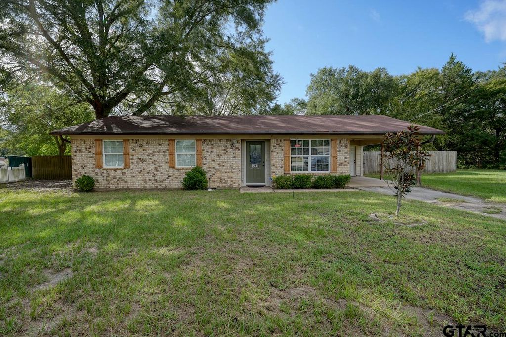 1215 Summit Heights, Lindale, TX 75771