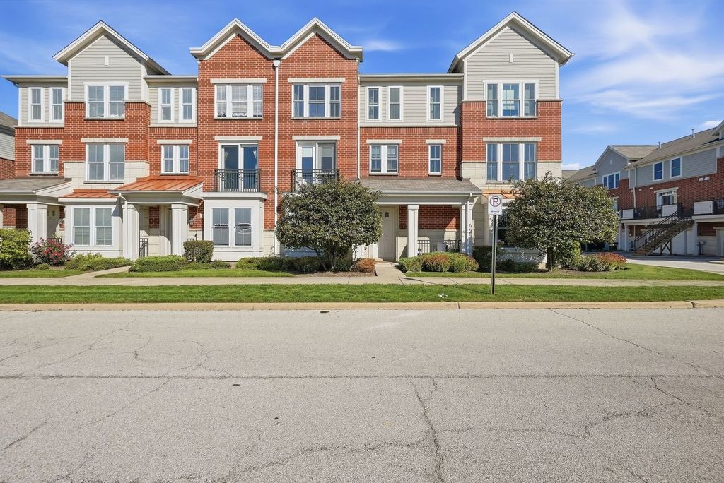 203 W Hyde Street, Arlington Heights, IL 60005 — photo 2