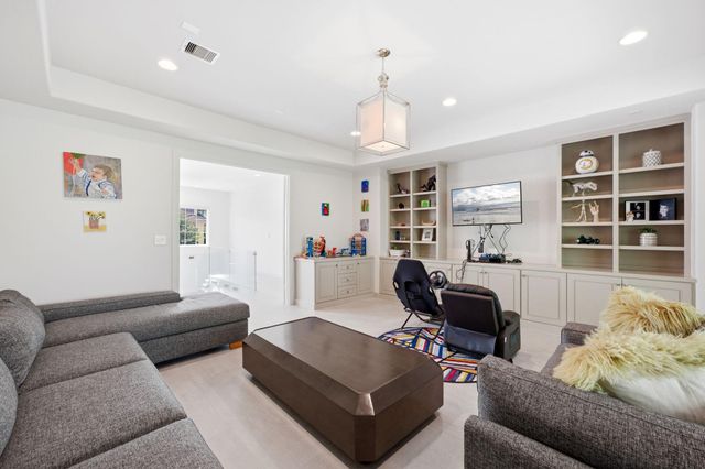 78 S Badger Lodge Circle, The Woodlands, TX 77389