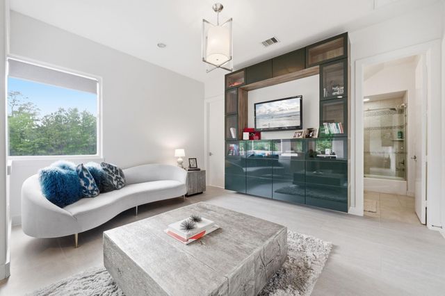 78 S Badger Lodge Circle, The Woodlands, TX 77389