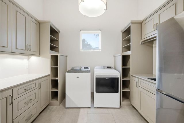 78 S Badger Lodge Circle, The Woodlands, TX 77389