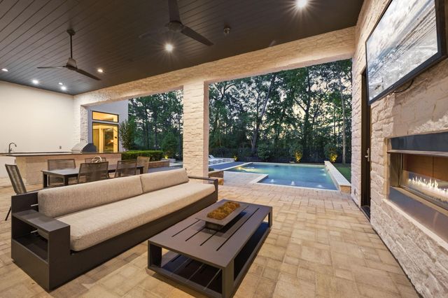78 S Badger Lodge Circle, The Woodlands, TX 77389