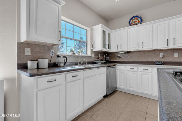 1908 SUN CHARIOT Street, El Paso, TX 79938