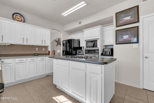 1908 SUN CHARIOT Street, El Paso, TX 79938