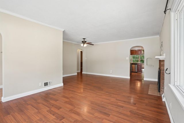 1016 W 2nd Street, Cedar Falls, IA 50613