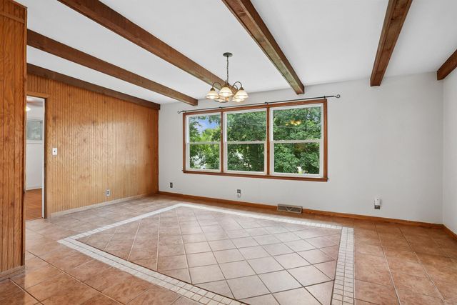 1016 W 2nd Street, Cedar Falls, IA 50613