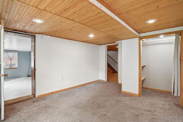 1016 W 2nd Street, Cedar Falls, IA 50613