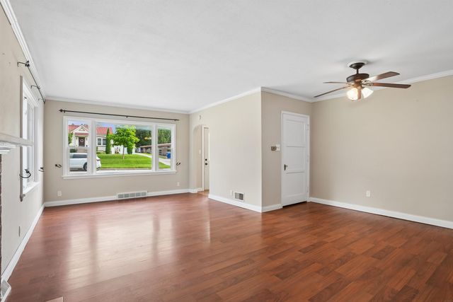 1016 W 2nd Street, Cedar Falls, IA 50613