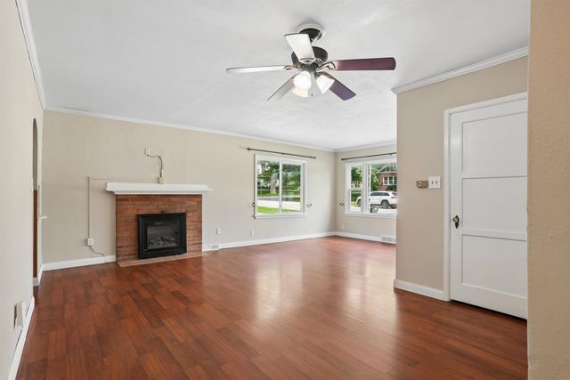 1016 W 2nd Street, Cedar Falls, IA 50613