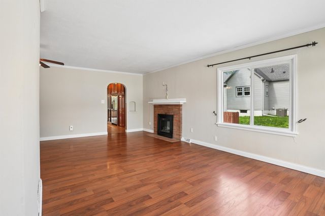 1016 W 2nd Street, Cedar Falls, IA 50613