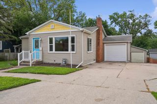1016 W 2nd Street, Cedar Falls, IA 50613