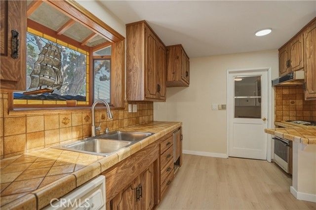 1534 Wallace, Simi Valley, CA 93065