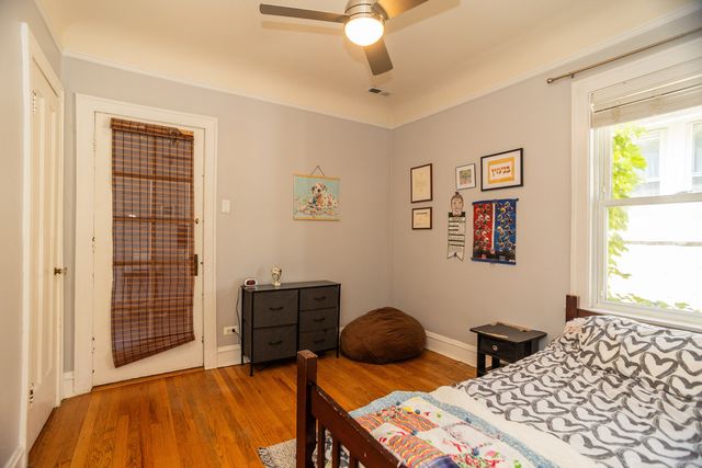 2815 W FITCH Avenue, Chicago, IL 60645