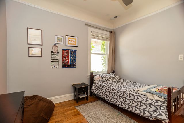 2815 W FITCH Avenue, Chicago, IL 60645