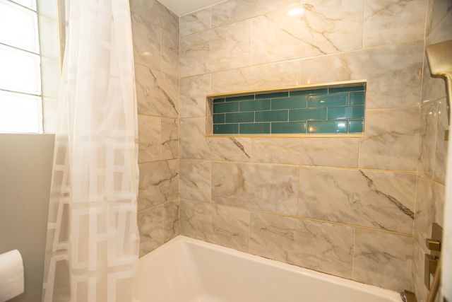 2815 W FITCH Avenue, Chicago, IL 60645