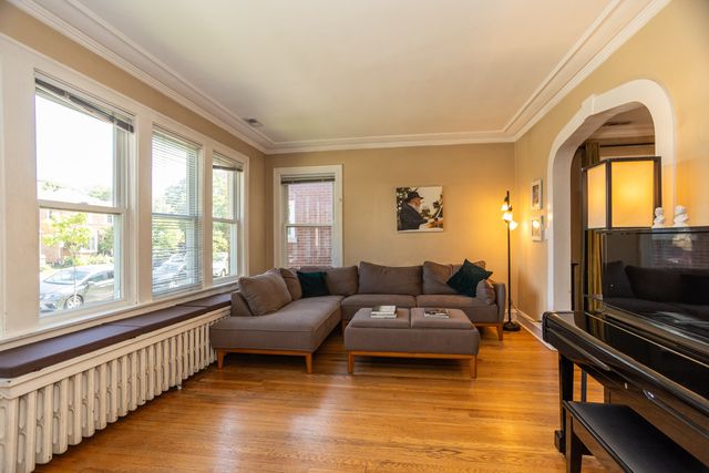 2815 W FITCH Avenue, Chicago, IL 60645