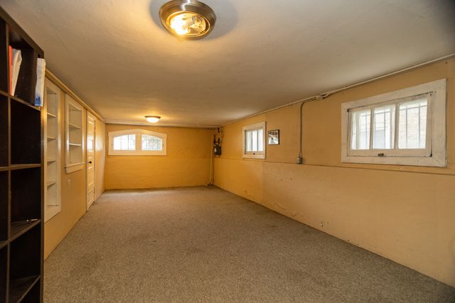 2815 W FITCH Avenue, Chicago, IL 60645