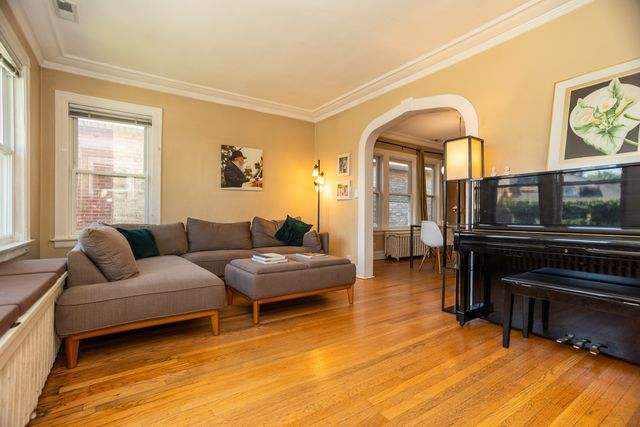 2815 W FITCH Avenue, Chicago, IL 60645