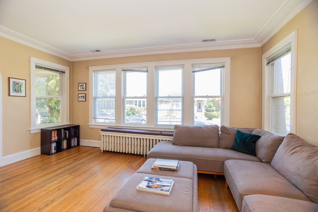 2815 W FITCH Avenue, Chicago, IL 60645