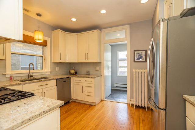 2815 W FITCH Avenue, Chicago, IL 60645