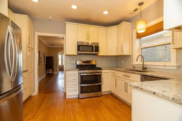 2815 W FITCH Avenue, Chicago, IL 60645