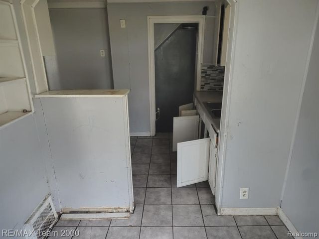 18475 Winthrop Street, Detroit, MI 48235